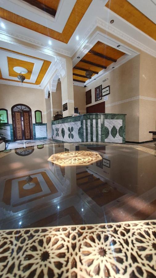 Hotel Amoudou فندق أمودو ティーズニート エクステリア 写真