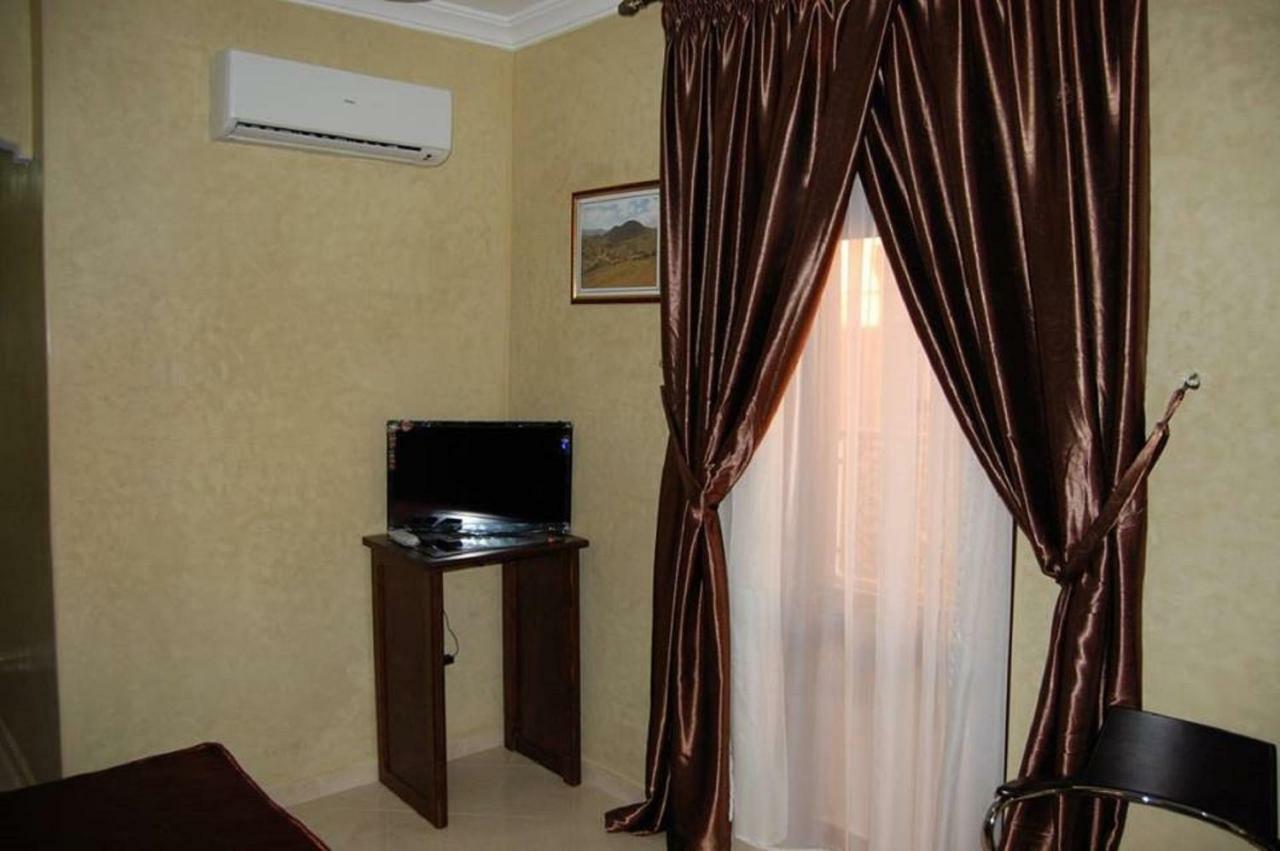 Hotel Amoudou فندق أمودو ティーズニート エクステリア 写真