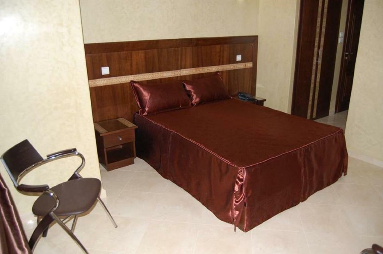 Hotel Amoudou فندق أمودو ティーズニート エクステリア 写真