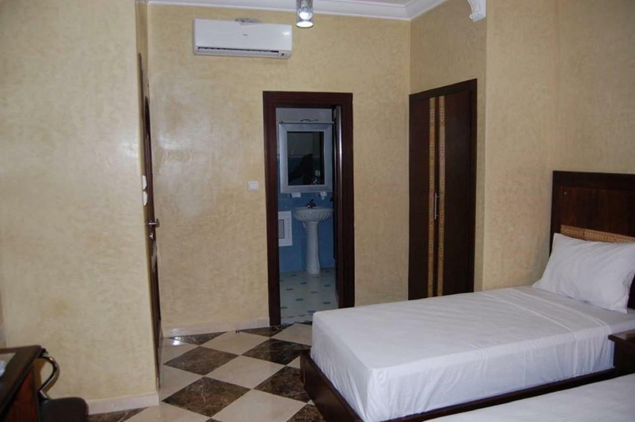Hotel Amoudou فندق أمودو ティーズニート エクステリア 写真