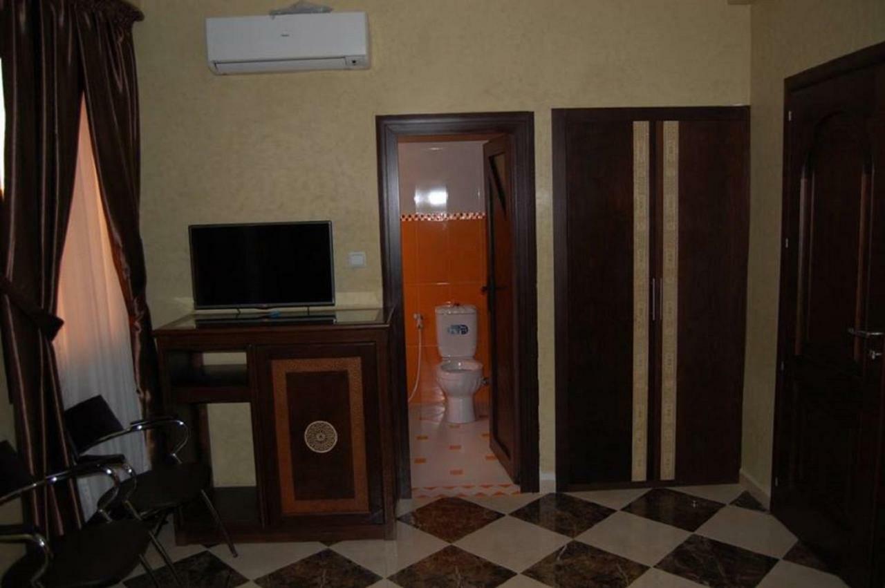 Hotel Amoudou فندق أمودو ティーズニート エクステリア 写真