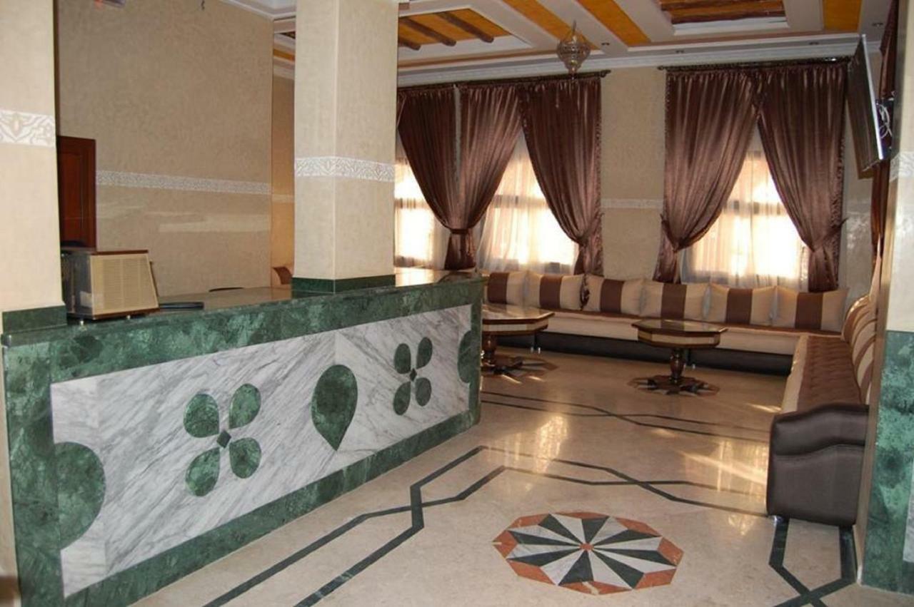 Hotel Amoudou فندق أمودو ティーズニート エクステリア 写真